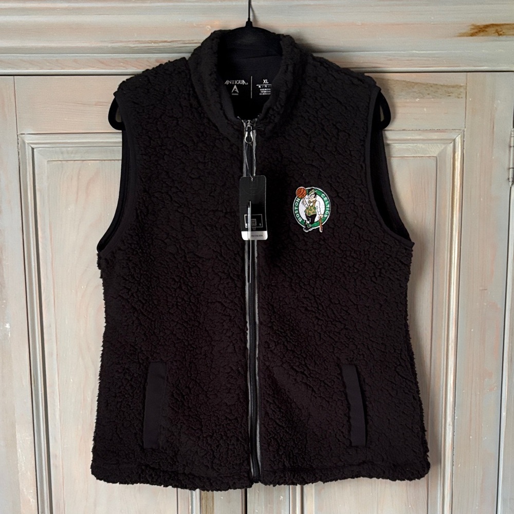 NBA CELTICS Black Sherpa Vest with Embroidered Logo